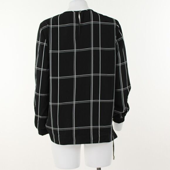 Keyhole Detail Checked Top   - Picture 4 of 5